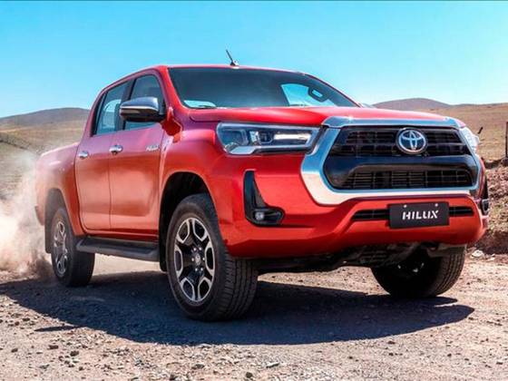 TOYOTA HILUX 2.8 D-4D TURBO DIESEL CD SRX 4X4 AUTOMÁTICO TOYOTA HILUX 2.8 D-4D TURBO DIESEL CD SRX 4X4 AUTOMÁTICO